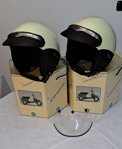 Coppia caschi vintage vespa - coppia,